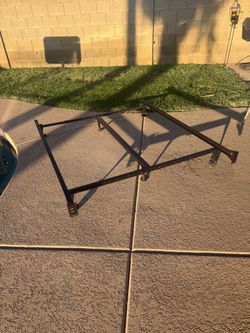 King/ Cal King Metal Bed Frame with Center Support