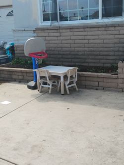 Table 3 chairs and basket