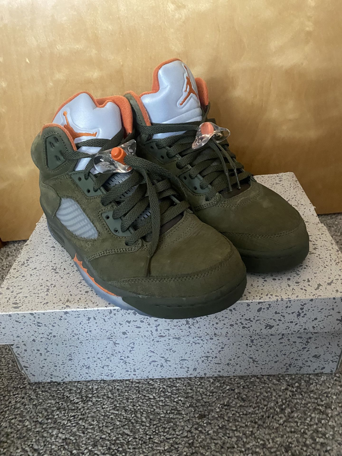 Air jordan 5s olive