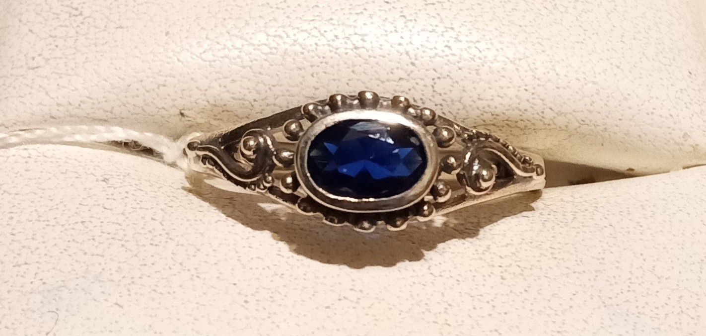 925 Sterling Silver Blue Lapis Lazuli Ring.