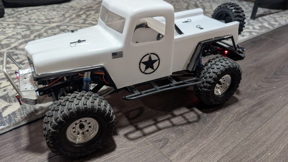 Axial 10 4x4 Rock Crawler