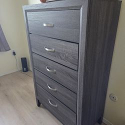 Dresser.  Solid Wood. Dove Tail Drawers