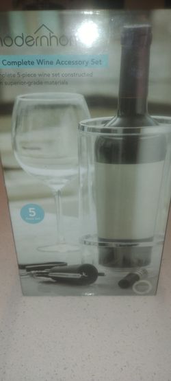 New Wine Accessory Set
