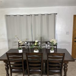 Large Extendable Dining Table & 6 Chairs