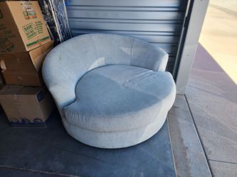 Oversized Round Swivel Chair/ Cuddle Couch  -  EASY DRIVE-UP PICKUP!