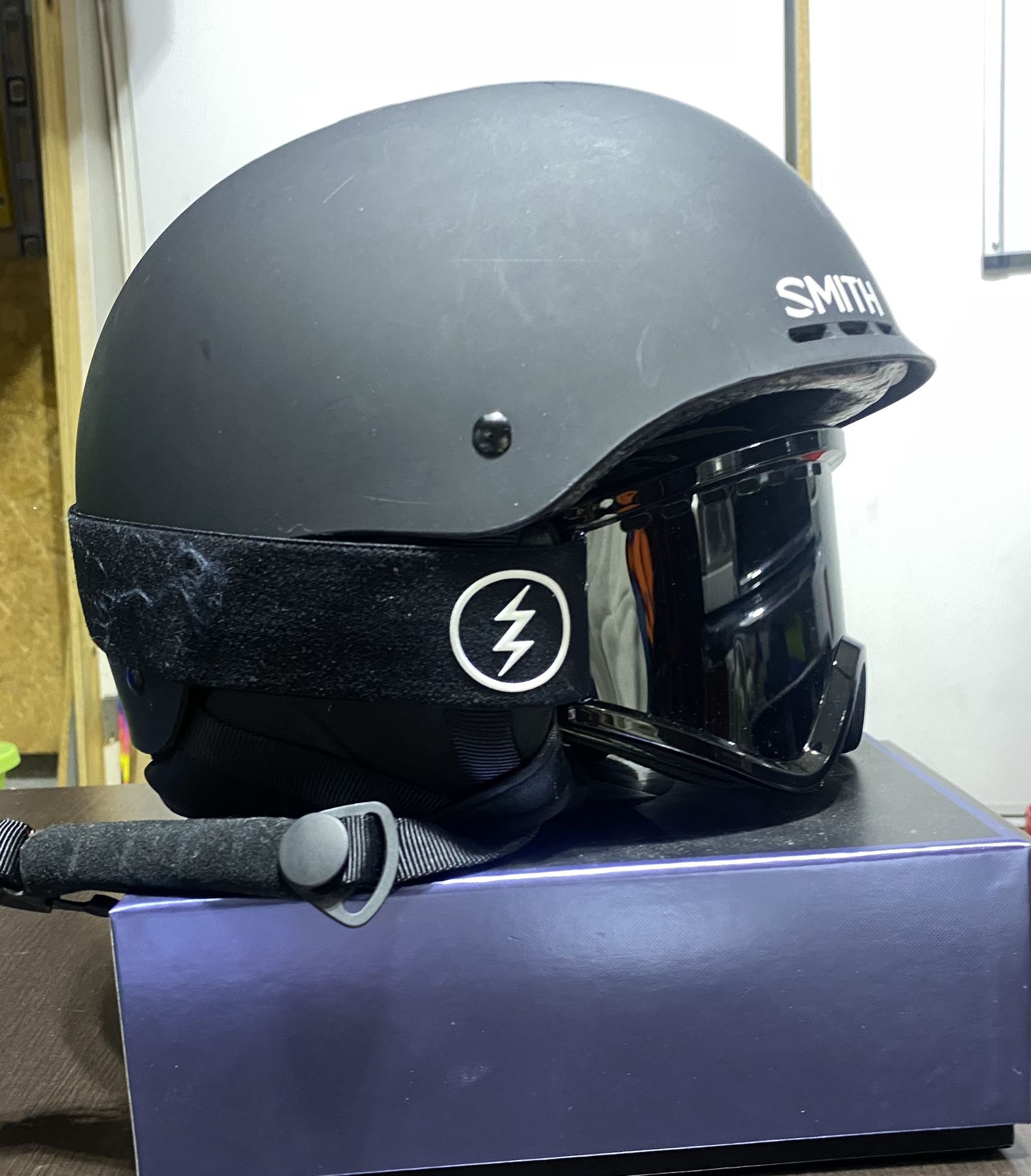 Smith Snowboarding Helmet With Electric Goggles