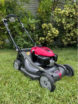 FEW TIMES USED ALMOST NEW SELF PROPELLED LAWNMOWER HONDA HRX-217 /200cc TWIN BLADE / BLADE CONTROL SYSTEM . XENOY DECK NEVER GER RUST, DENT or CORRODE
