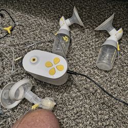 Medela Breast Pump With Lots Of Extras