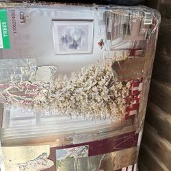 9 Foot Kenwood Frasier Fir Flocked Led Pre-Lit Tree