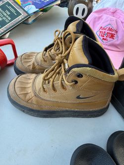 Boys Nike Tan Boots,13.5