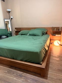 Wood Platform Bed Frame with Headboard Shelves