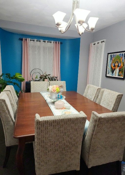 Canadel, Expandable Wood Dining Table, Seats 4 - 8 people