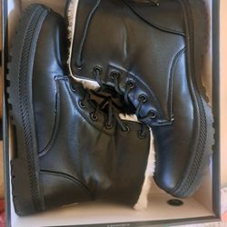 BRAND NEW 9.5 SIZE BOOTS
