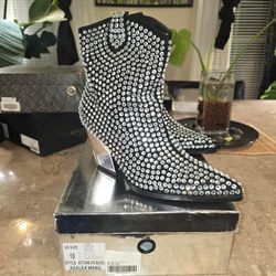 Azalea Wang  Actionlite-Black Boots