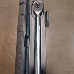 Pittsburgh Torque Wrench 18"