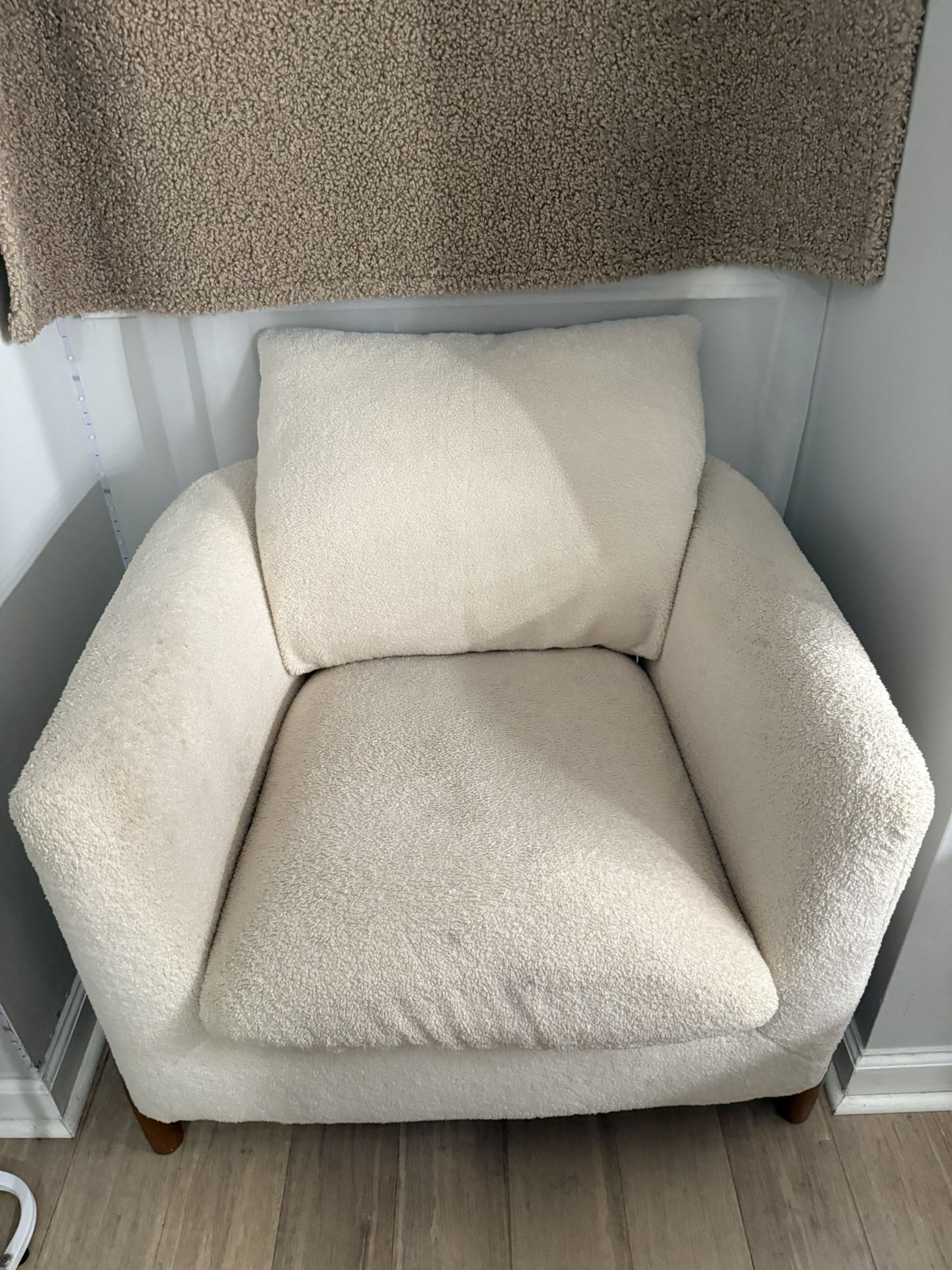 Sherpa fluffy cream armchair with ottoman/stool with wooden legs
