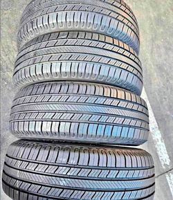 235 60 18 Michelin tires Con 80% 1de Vida Las 4