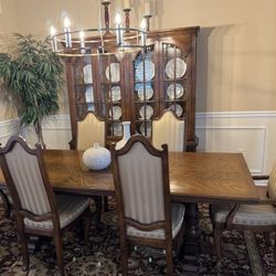Thomasville Dining Room Set 11 Pc Plus 5 Table Pads.  See Description 
