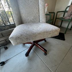 Very Comfy Chair With Beautiful Pattern 🩷