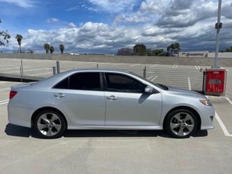 Toyota Camry SE V6 Sport Navigation