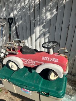 Schilling Vintage Fire Truck Hook & Ladder Fire Chief #891