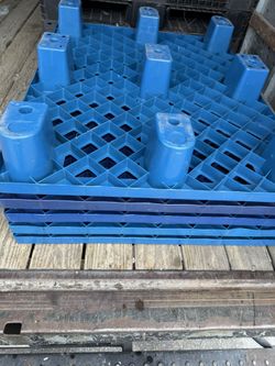 30x32 pallets 5 of them