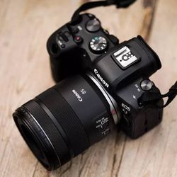 Canon R5 With 85mm Lens And Rode Mic Video Package 