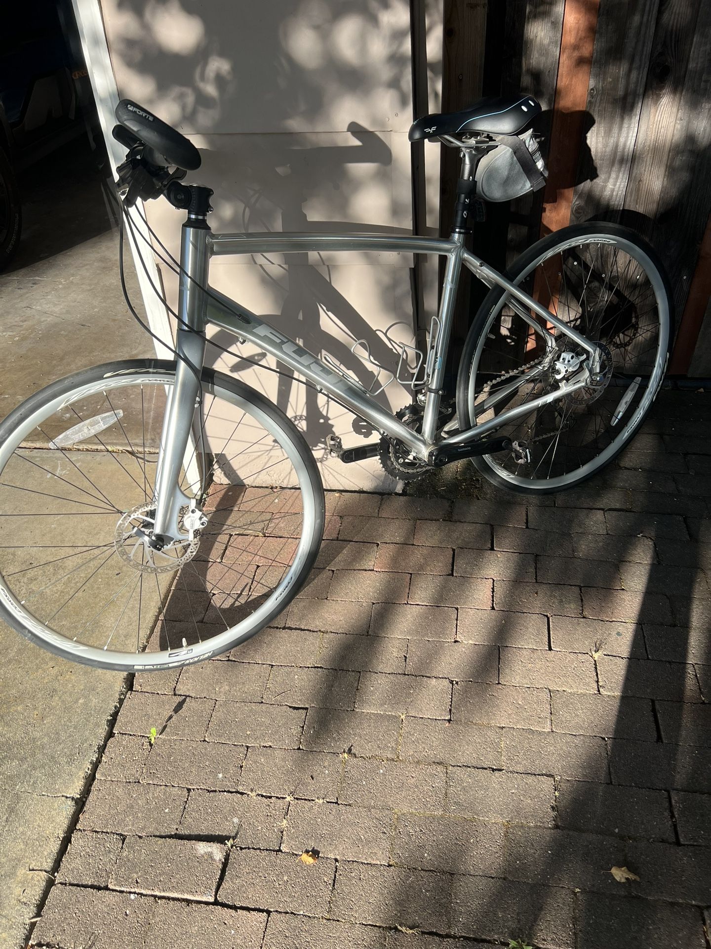 Flat-bar Road Bike