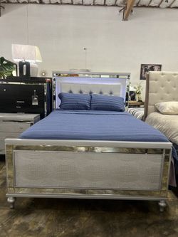 Valentino Queen Bedroom Set