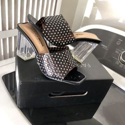 New FASHION NOVA SHOES Women’s SZ. 6 ( With Box ) Never Worn