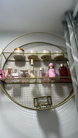 Wall shelves
