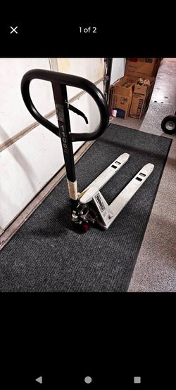 Small n.slim pallet jack $399 -hard 2 find model