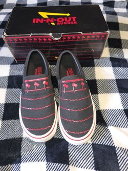 NWT In N Out Slid On Black Cup Shoes Y5 W6½