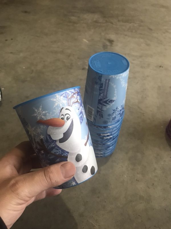 FROZEN - 12 - 16oz. BLUE OLAF Plastic cups. 12 total cups. $2.50 each or $25 for set