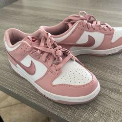 Nike Woman’s Dunk Size:7Y