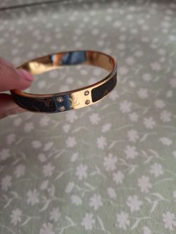 Womans Lou gold bangle