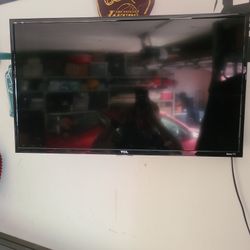 32in TCL Roku TV W/remote