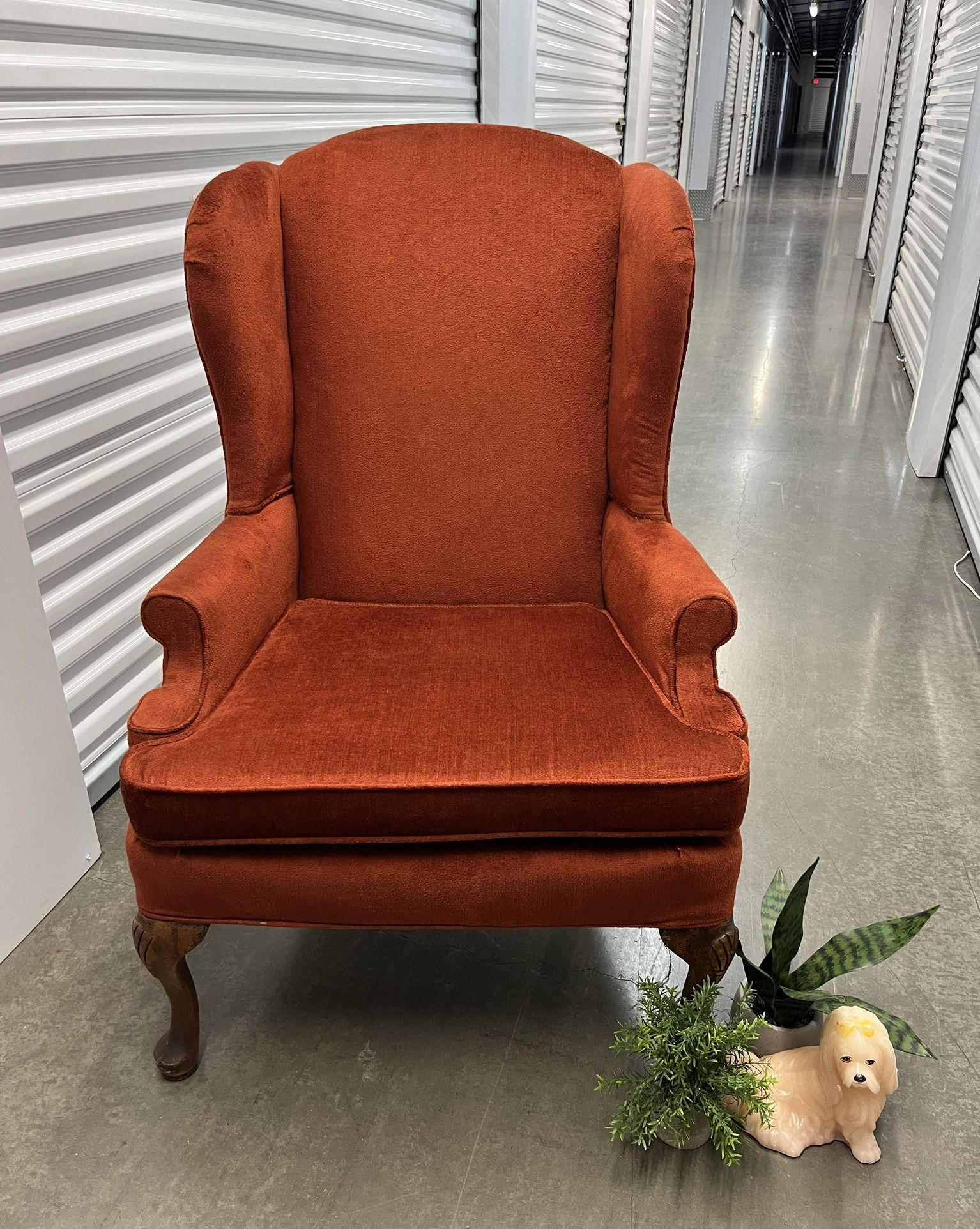 π€© Stunning Vintage Velvet Rust Colored Wingback Arm Chair
