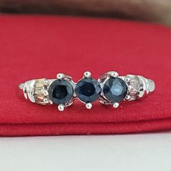 ❤️10k Size 7 Amazing Solid White Gold Dark Sapphire and Genuine Diamonds Ring!/ Anillo de Oro Blanco con Zafiro y Diamantes! 👌🎁Post Tags: 10k 14k