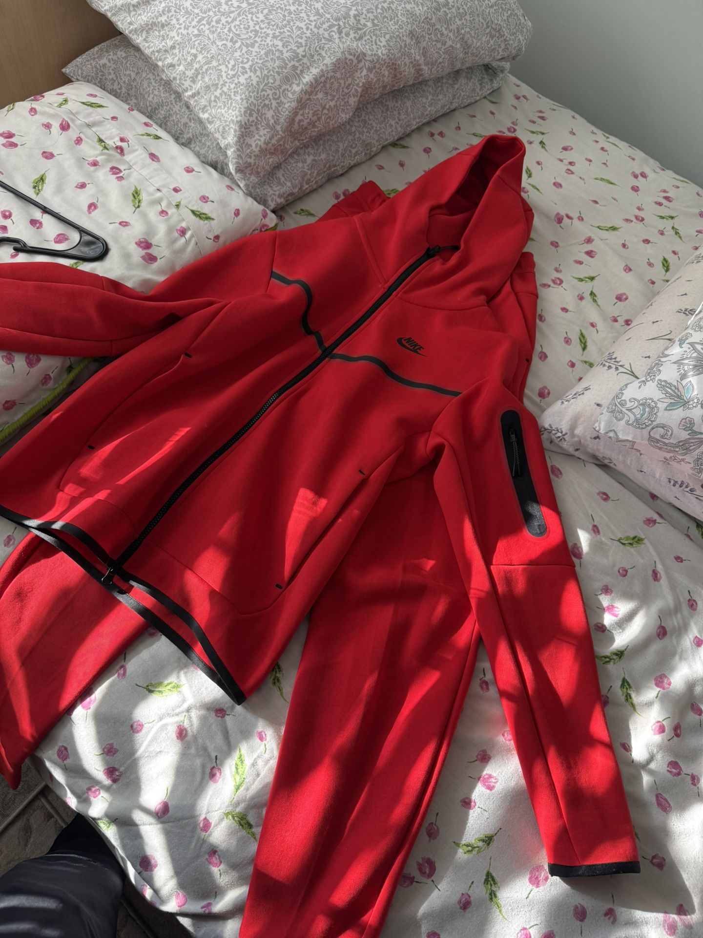 Brand New Red Nike tech Fleece, Full Suit, Mens Size Small 