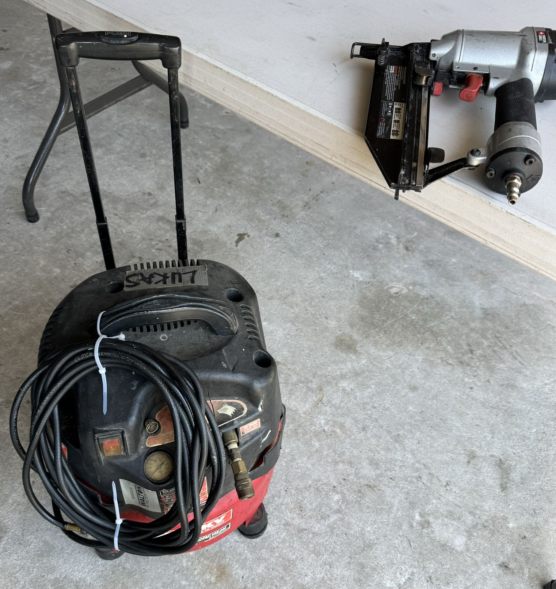 air compressor with hose and nail gun combo 