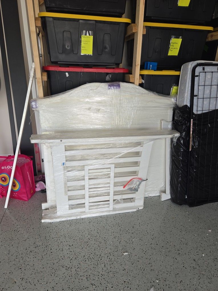 White Baby Crib With Mattress !!
