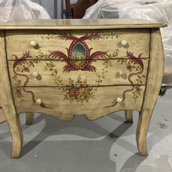 BOMBE 3 DRAWER, DRESSER / CHEST, HAND-PAINTED WITH “DISTRESSED “ ACCENT, VG + CONDITION 