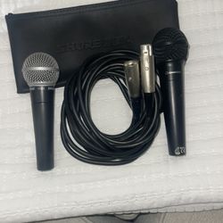 Un Micrófono Marca Shure Sm58 y el Micrófono Marca Pv100