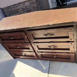 Vintage Dresser With 6 Drawers