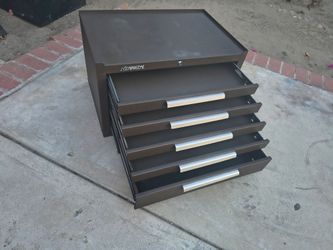 Kennedy tools box in excellent condition