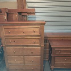Four Piece Bedroom Set. Solid Wood 