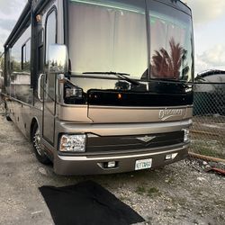 2005 Fleetwood Discovery $32,000