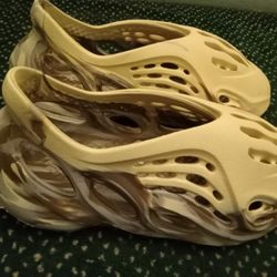 Foam Runners 