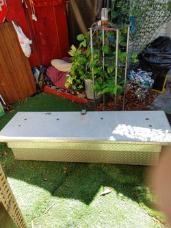 Truck pickup tool box